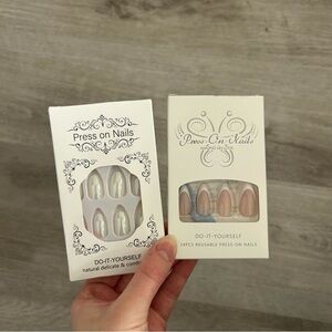 Set of two press on nails French tip and chrome